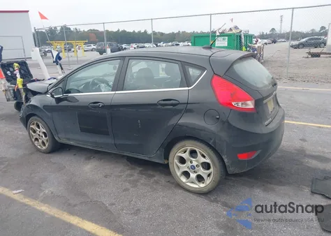 2013 Ford Fiesta Titanium z USA, uszkodzony, nr VIN 3FADP4FJ8DM175299